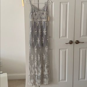 Super cute lace maxi dress!!